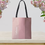 Tote Bag monogramme personnalisé, tri-ton rose, typographie<br><div class="desc">Une belle typographie de script et des couleurs roses modernes donnent à ce design une élégance simple. Un cadeau idéal pour elle,  pour toute une gamme d'occasions : anniversaires,  diplômes,  propositions de demoiselles d'honneur,  Fête des Mères et plus encore. Elle adorera ce cadeau pratique avec une touche personnelle !</div>