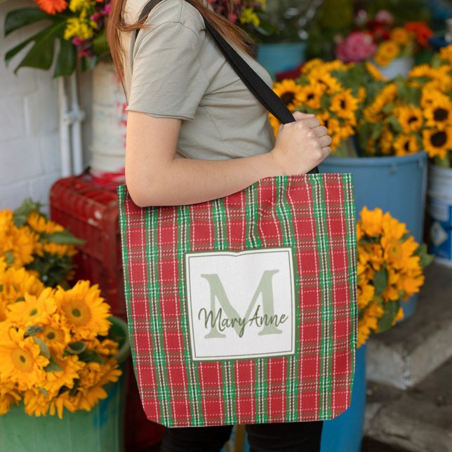 Tote Bag Monogramme rustique de Noël Plaid rouge de vacance (Christmas red and green monogram tote bag.)