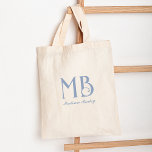 Tote Bag Monogramme Typographie décorative Dusty Blue<br><div class="desc">Un sac fourre-tout moderne et élégant conçu avec un monogramme de typographie décorative et une police serif classique.</div>