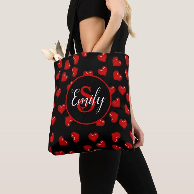 Tote Bag monogrammed Coeurs rouges d'amour sur noir (De près)