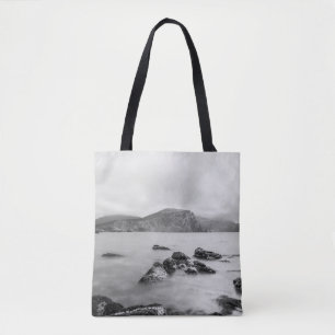 TOTE BAG MONTAGNE GRIS ET NOIR PRÈS DE L'EAU CORPORELLE