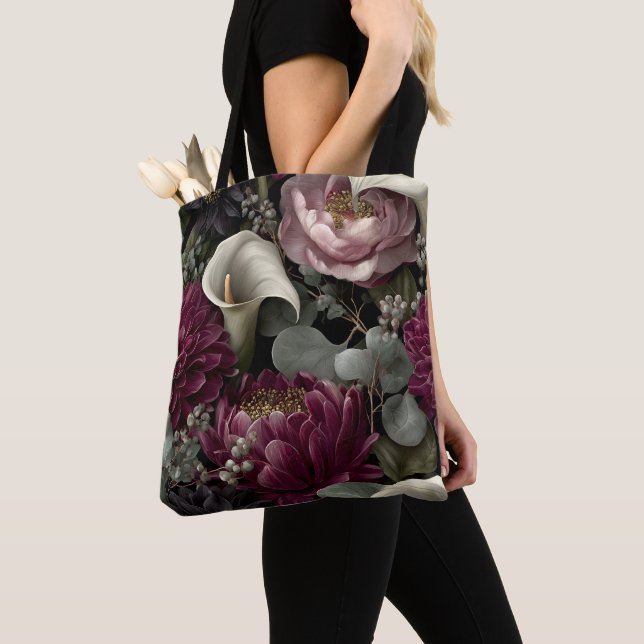 Tote Bag Moody Floral Pattern with Dahlias and Calla Lilies (De près)