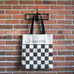 Tote Bag Motif damier noir personnalisé<br><div class="desc">Ce sac fourre-tout présente un motif amusant de carrés noirs peints et de carrés blancs simples disposés en damier. Il y a un emplacement en haut du sac pour ajouter un nom ou votre propre message personnalisé en lettres cursives noires.</div>