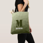 Tote Bag Motif de maille géométrique vert clair de l'armée<br><div class="desc">Monogramme Personnalisez avec votre initiale et votre nom personnalisés. Triangles ombrés à motif géométrique dégradé vert armée. 
Maille géométrique triangulaire avec dégradé ombré vert gris foncé clair. 
militaire,  armée,  motif,  ombré,  maille,  triangles,  géométrie,  géométrique,  dégradé,  cool,  triangle,  vert</div>