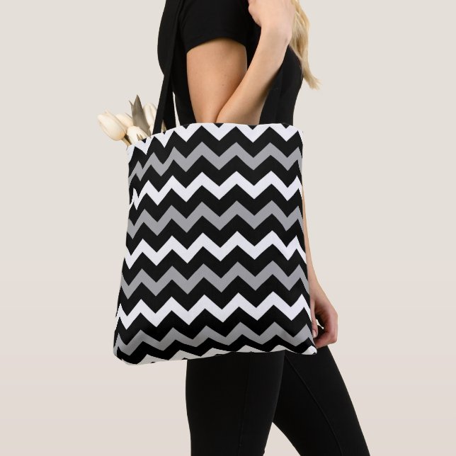 Tote Bag Motif imprimé chevron gris et blanc (De près)
