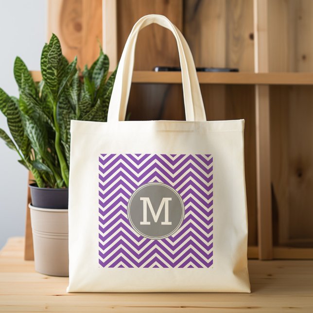 Tote Bag Motif pourpre et gris Chevron avec Monogram (Personalized tote bag with chevrons and monogram)