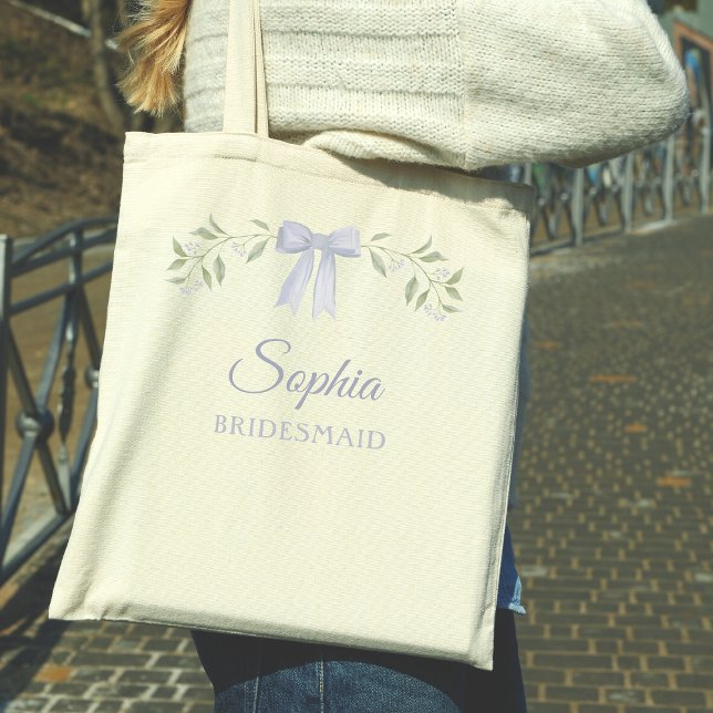 Tote Bag Nœud Élégant Bleu Poussiéreux Nom Idée de Demoisel (Personalized bridesmaid tote with elegant floral design and bow. Perfect for a bridesmaid proposal!)