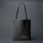 Tote Bag Noir Blanc Moderne Minimaliste Élégant Monogramme<br><div class="desc">Découvrez notre collection minimaliste moderne de monogrammes noirs et blancs : Faites preuve de simplicité et de sophistication grâce à nos designs minimalistes, conçus pour élever votre style sans effort. Réalisée avec un oeil attentif pour l'esthétique moderne, cette collection présente des motifs noirs et blancs épurés accentués par des monogrammes...</div>