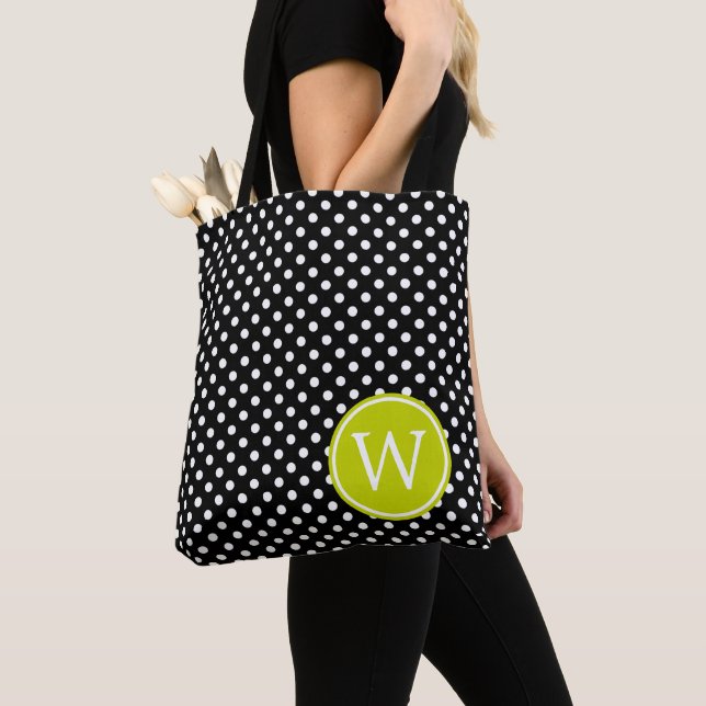 Tote Bag Noir et blanc à pois avec monogramme vert citron (De près)