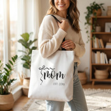 Noir et Blanc Maman Élégante à Script à l'Arc Étab