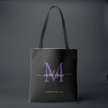 Tote Bag Noir Violet Violet Monogramme Nom du script Initia<br><div class="desc">Monogramme moderne violet noir élégant Nom du script Sac fourre-tout initial</div>