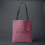 Tote Bag Nom de demoiselle d'honneur personnalisé Bourgogne<br><div class="desc">Un sac bourgogne moderne chic avec un nom en script noir et un cœur doré qui est parfait pour une demande de demoiselle d'honneur. Vos demoiselles d'honneur peuvent remplir leur fourre-tout avec l'essentiel pour les voyages de l'enterrement de vie de jeune fille, ou avec l'essentiel à apporter le matin du...</div>