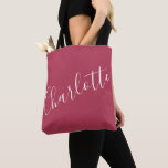 Tote Bag Nom de script élégant personnalisé Red Magenta<br><div class="desc">Calligraphie minimaliste Nom personnalisé Sac fourre-tout magenta</div>
