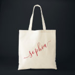 Tote Bag Nom de script Rouge Personnalisé Moderne Simple<br><div class="desc">Sac fourre-tout en toile réutilisable avec un nom personnalisé, rouge chic, pour les cadeaux de demoiselles d'honneur, les fêtes de bachelorette, les faveurs d'anniversaire, et les cadeaux de remise de diplômes pour les chambres d'université et de dortoir. Parfait pour le sport et le hobby matériel de rangement et de transport....</div>