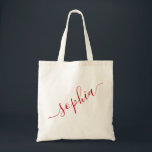 Tote Bag Nom de script Rouge Personnalisé Moderne Simple<br><div class="desc">Sac fourre-tout en toile réutilisable avec un nom personnalisé, rouge chic, pour les cadeaux de demoiselles d'honneur, les fêtes de bachelorette, les faveurs d'anniversaire, et les cadeaux de remise de diplômes pour les chambres d'université et de dortoir. Parfait pour le sport et le hobby matériel de rangement et de transport....</div>