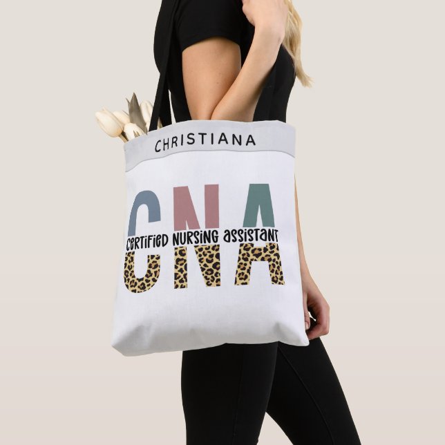 Tote Bag Nom personnalisé Adjoint en soins infirmiers certi (De près)