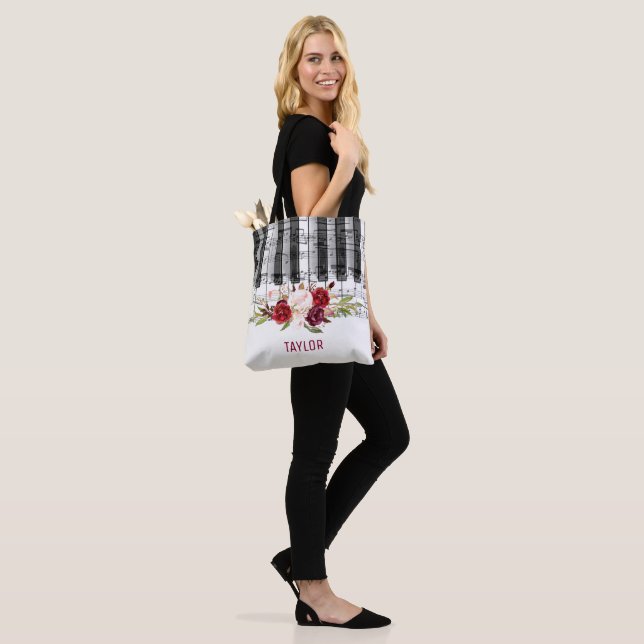 Tote Bag nom personnalisé fleurs bordeaux notes musique pia (Sur le modèle)