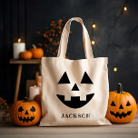 Tote Bag Nom personnalisé Jack-o'-lantern Citrouille Face H<br><div class="desc">Célébrez l'Halloween dans le style avec ce joli sac fourre-tout de visage citrouille avec du texte personnalisé qui peut être personnalisé avec un nom. Ce design Jack-o'-lantern amusant a un sourire aux dents !</div>