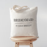 Tote Bag Numéro romain Date Mariée<br><div class="desc">Ces sacs fourre-tout mariages minimalistes modernes font de grands cadeaux de fête de mariée. Nettoyez les caractéristiques de conception minimale "bridesmaid" ou votre choix de rôle, et votre date mariage dans le lettrage serif noir moderne, biscuits par une seule ligne. Votre date de mariage en chiffres romains ajoute une touche...</div>