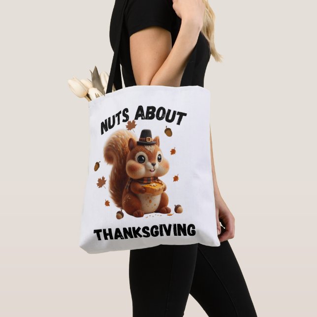 Tote Bag Nuts About Pie – Cute Yarn Squirrel Thanksgiving  (De près)
