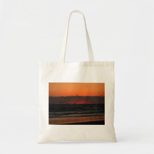 Tote Bag Oiseaux survolant le lever du soleil océanique