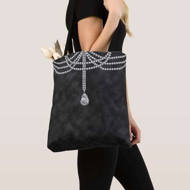 TOTE BAG OMBRE NOIR AVEC CHAÎNES DE REGARDE DIAMOND PIERRES (De près)