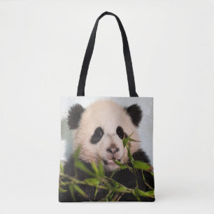 Tote Bag Panda géant se penchant contre le mur