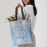 Tote Bag Parties scintillant en argent brossé bleu Nom du m<br><div class="desc">Personnalisez facilement ce design sac fourre-tout chic branché avec une jolie parties scintillant brillante en argent sur un arrière - plan métallique brossé bleu.</div>