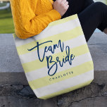 Tote Bag Pastel Jaune et Blancs Bleu Team Bride<br><div class="desc">Sac fourre-tout All-Over-Print avec les mots "Team Bride" dans le script tendance bleu contre un arrière - plan motif jaune pastel et blanc rayures. Parfait pour les mariages pour les demoiselles d'honneur, la servante d'honneur et la fille aux fleurs. Pour d'autres couleurs et éléments correspondants, voir ici https://www.zazzle.com/collections/119250194970828530?rf=238364477188679314 Personnalisez-le en...</div>