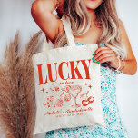 Tote Bag Personnalisé Las Vegas Bachelorette Party<br><div class="desc">Fêtez votre soirée de bachelorette Las Vegas avec style grâce à notre Sac fourre-tout personnalisé "Lucky in Love" Custom Las Vegas Bachelorette Party. Ce sac fourre-tout chic et polyvalent est conçu pour être l'accessoire parfait pour votre week-end spécial. Doté d'un design retro inspiré du casino, il capte l'excitation et le...</div>