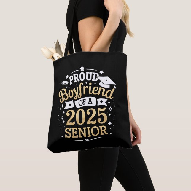 Tote Bag Petit Ami Fier D'une Diplômée De Promotion 2025 (De près)