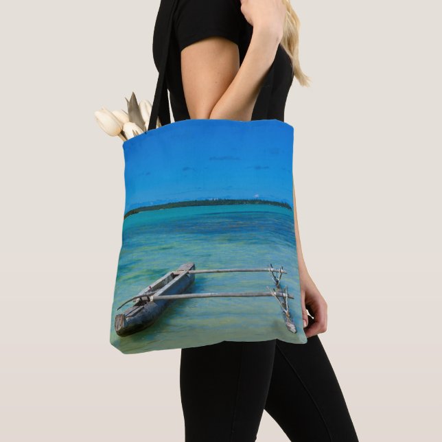 Tote Bag Pirogue à balancier dans un océan peu profond (De près)