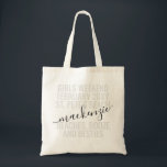 Tote Bag Plages Booze Besties Girls Trip Nom Personnalisé<br><div class="desc">Voyage de fin de semaine pour filles personnalisées Sac fourre-tout personnalisé avec texte et libellé modifiables pour votre date,  destination ou lieu,  nom,  et citation amusante comme "plages,  booze,  et besties" fait un souvenir amusant et utile pour votre équipe de voyage ou demoiselles d'honneur.</div>