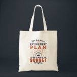 Tote Bag Plan De Retraite Drôle Retraité Regarder Le Couche<br><div class="desc">Oui, J'Ai Un Régime De Retraite. Je Prévois De Regarder Le Coucher De Soleil. Conception amusante pour ceux qui partent en vacances sur les îles tropicales, vacances sur la plage, obtenir des lignes bronzantes, rester dans la maison de plage et nager dans l'océan. Marchandises vintages et rétro pour retraités. Parfait...</div>