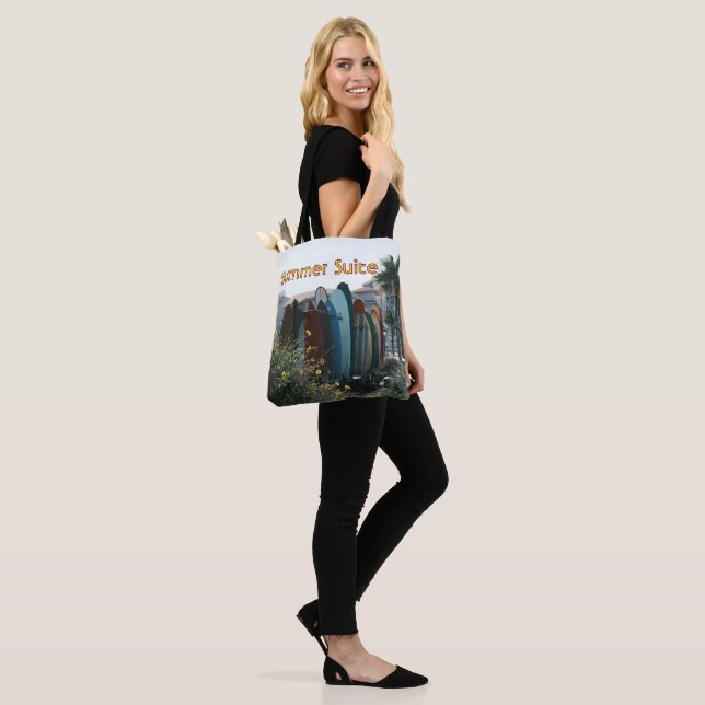Tote Bag Planches de surf et palmiers de Summer Suite (Sur le modèle)