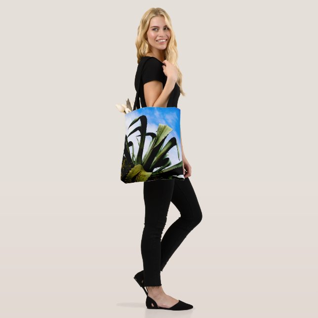 Tote Bag Plante vert en aloe avec ciel bleu clair (Sur le modèle)