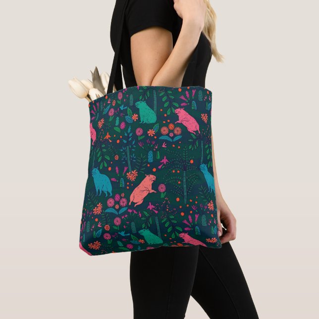 Tote Bag Playful Capybara in the Forest – Tropical Seamless (De près)