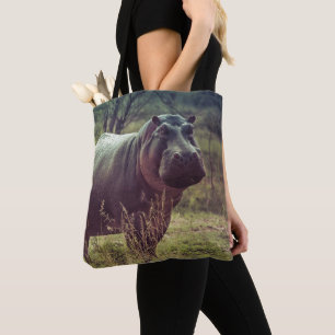 Tote Bag Poing hippo debout à la caméra en Afrique Foliage