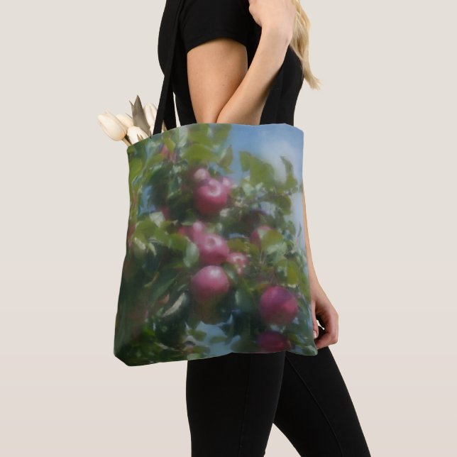 Tote Bag Pommes Rouges Sur La Peinture Photo D'Arbre (De près)