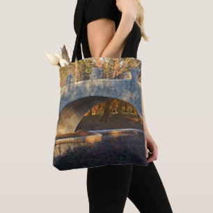 Tote Bag Pont peint au coucher du soleil par Shirley Taylor
