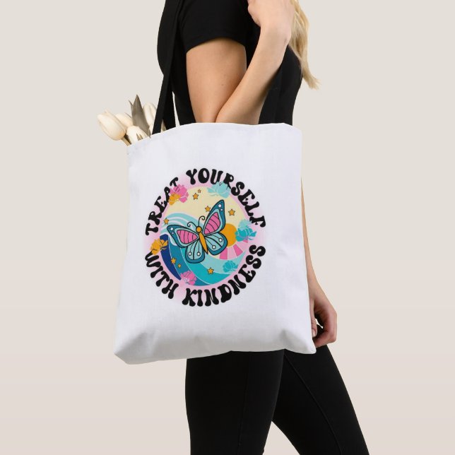 Tote Bag print with the phrase treat yourself with kindness (De près)