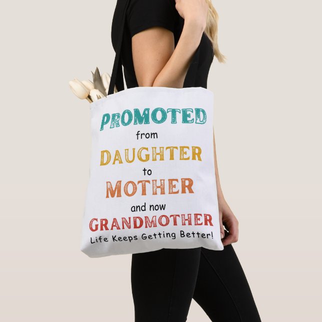 Tote Bag Promue de fille à mère et maintenant.. (De près)