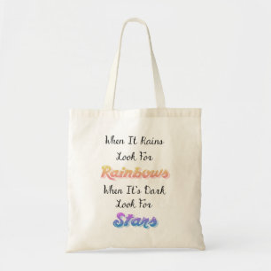Tote Bag Quand il pleut recherchez les arcs-en-ciel,