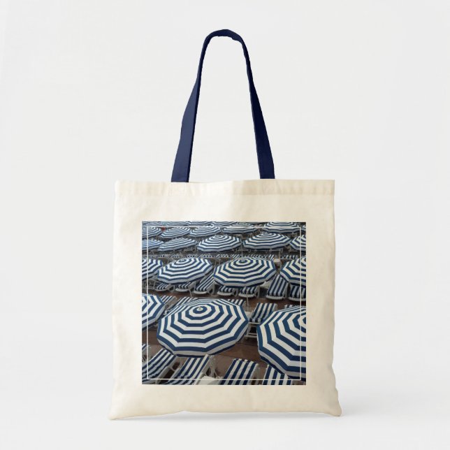 Tote Bag Rangées des parapluies de plage rayés avec des (Devant)