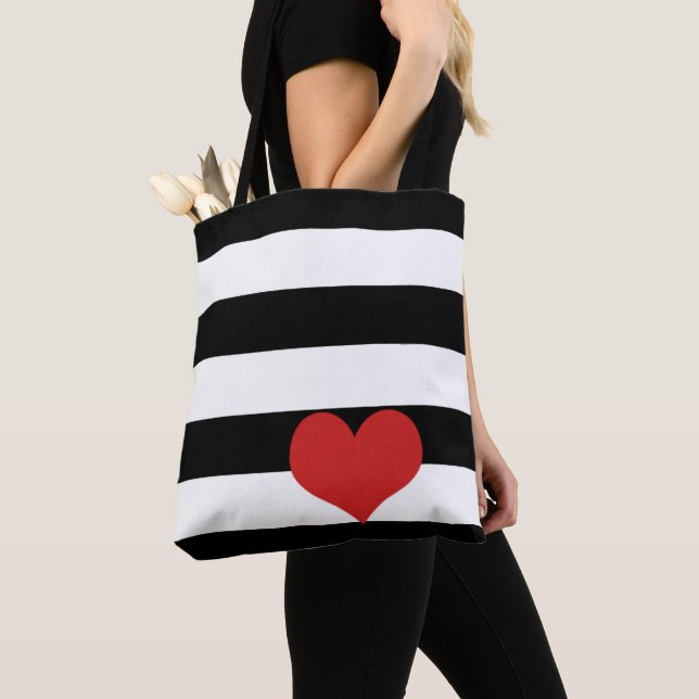 Tote Bag Rayures noires et blanches avec cœur rouge (De près)