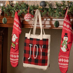 Tote Bag Red Buffalo Plaid & Joy | Holiday<br><div class="desc">Découvrez la chaleur et la joie de la saison des Fêtes avec notre collection Red Buffalo Plaid & Joy sur Zazzle! Cet assortiment festif de produits est conçu pour apporter confort et plaisir à vos célébrations.Cette saison des Fêtes, faites de vos célébrations un événement spécial avec notre collection Red Buffalo...</div>