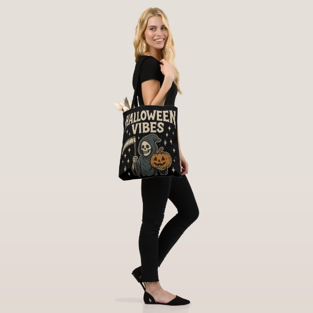 Tote Bag Revêtement de vibes d'Halloween - noir (Sur le modèle)