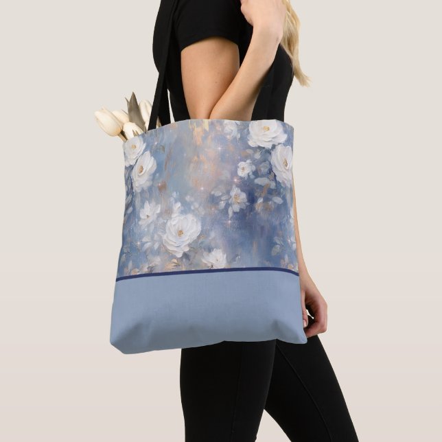 Tote Bag Roses blanches sur Arrière - plan bleu, Bloc de co (De près)