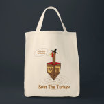 TOTE BAG ROTATION DE THANKSGIVUKKAH LES CADEAUX DE LA<br><div class="desc">CES UNIQUES "ROTATION DES CADEAUX DE LA TURQUIE" ENCHANTERONT L'OMS AMÉRICAINE DE JUIFS VEULENT PORTER LEUR FIERTÉ JUIVE AMÉRICAINE SUR LEUR COFFRE LE THANKSGIVING ET N'IMPORTE QUELLE AUTRE HEURE. CES CADEAUX DRÔLES DE CHANUKAH DES CASQUETTES,  DES TABLIERS,  DES TASSES,  DES SWEATSHIRTS,  ET DE PLUS SONT SPÉCIAUX POUR THANKSANUKAH 2013.</div>