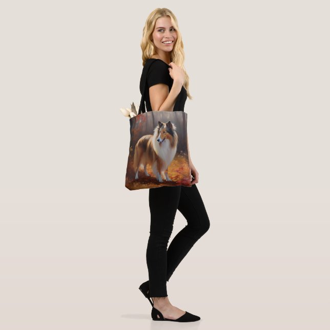 Tote Bag Rough Collie dans les feuilles d'automne qui tombe (Sur le modèle)